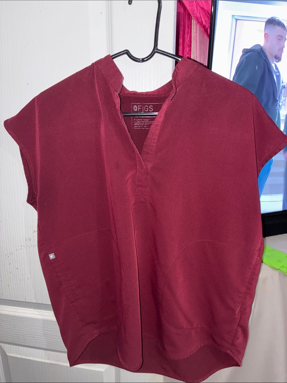 FIGS V-Neck oversized Top in Burgundy